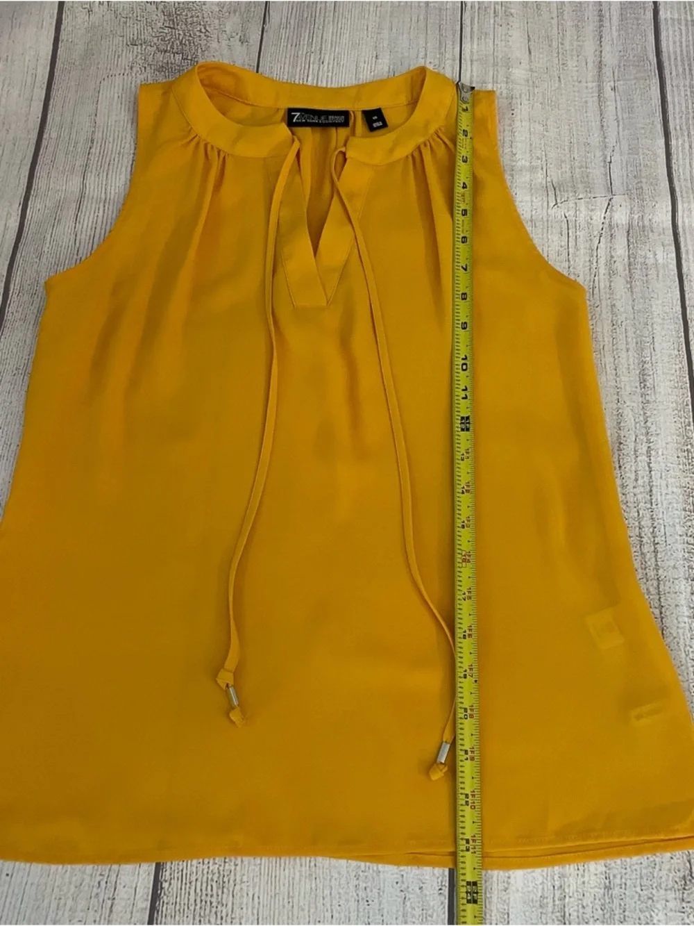 New York & Company Women’s Yellow Sleeveless Tie-Neck Top Blouse Size XS - Picture 4 of 7